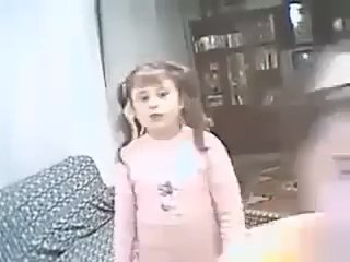 Alageyik şiirini okuyan kız